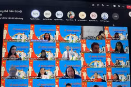 Các trường học ở Bình Dương tổ chức lễ khai giảng năn học 2021-2022 bằng hình thức trực tuyến. (Ảnh: Chí Tưởng/TTXVN)