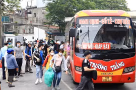 Bảo đảm phục vụ nhu cầu đi lại cho nhân dân dịp nghỉ lễ. (Ảnh: Hoàng Hiếu/TTXVN) 