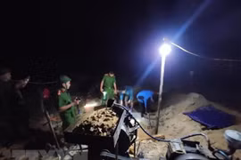 Lực ượng chức năng phát hiện nhiều máy móc mà các đối tượng dùng để khai thác vàng. (Ảnh minh họa. TTXVN phát) 