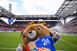 Marvin Wildhage tuyên bố đã cải trang thành một chú linh vật và vào sân Allianz Arena để "tác nghiệp" trong lễ khai mạc EURO 2024. (Nguồn: Berliner)
