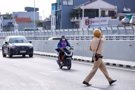 Xử lý nhiều trường hợp điều khiển xe máy vào đường Vành đai 2 trên cao
