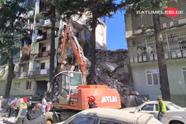 Phần tòa nhà bị sập tại thành phố Batumi, Gruzia. (Ảnh: Batumelebi.ge)