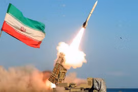 Iran khai hỏa một tên lửa tự chế. (Ảnh: Quân đội Iran)