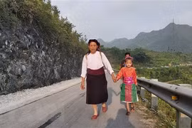 Thừa Thiên-Huế tăng cường hỗ trợ học sinh vùng cao đến trường