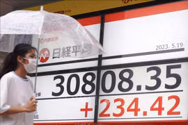 Bảng chỉ số chứng khoán tại Tokyo, Nhật Bản. (Ảnh tư liệu: Kyodo/TTXVN)