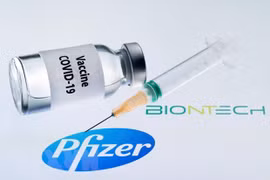 Vaccine ngừa COVID-19 của Pfizer. (Ảnh: AFP/TTXVN) 