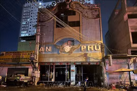 Hiện trường vụ cháy quán karaoke tại Bình Dương. (Ảnh tư liệu: Chí Tưởng/TTXVN)