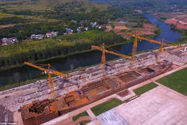 Sau hơn 1 thế kỷ chìm sâu dưới đáy Đại Tây Dương, con tàu Titanic huyền thoại sẽ được "tái sinh" với một phiên bản khác tại công viên chủ đề ở tỉnh Tứ Xuyên, Trung Quốc.