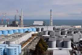 Các bể chứa nước thải nhiễm phóng xạ tại nhà máy điện hạt nhân Fukushima của Nhật Bản, ngày 3/2/2020. (Ảnh: AFP/TTXVN) 