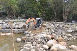 Đà Nẵng: Cưỡng chế tháo dỡ các công trình trái phép trên suối Lương