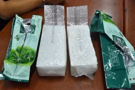 Tang vật bị cơ quan chức năng thu giữ. (Ảnh: TTXVN phát)