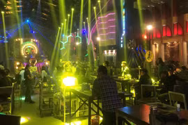Cơ sở Beer Club TikTok thời điểm bị kiểm tra. (Ảnh: Cơ quan Công an cung cấp.)