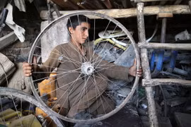 Trẻ em Afghanistan lao động tại Jalalabad. (Nguồn: EPA/TTXVN)