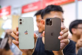 2 mẫu iPhone 12 và iPhone 12 Pro đã xuất hiện tại Việt Nam. (Ảnh: Minh Sơn/Vietnam+)