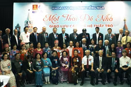 Các cựu cán bộ, giảng viên Khoa Lưu học sinh tiếng Nga. (Ảnh: Quang Vinh/TTXVN)