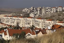 Quang cảnh khu định cư ở Đông Jerusalem (phía trước). (Ảnh: AFP/TTXVN)