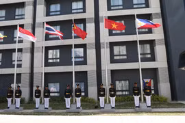 Lễ thượng cờ đoàn thể thao Việt Nam tại làng vận động viên, khu tổ hợp thể thao New Clark City, Philippines. (Ảnh: Hoàng Linh/TTXVN)