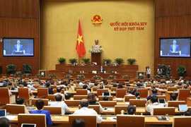 Bộ trưởng Bộ Thông tin và Truyền thông Nguyễn Mạnh Hùng trả lời chất vấn của các đại biểu Quốc hội. (Ảnh: Doãn Tấn/TTXVN)