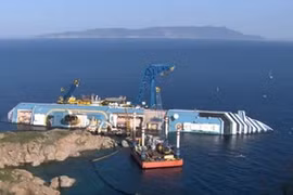 Tàu Costa Concordia gặp nạn. (Nguồn: CBS News)
