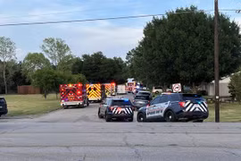 Cảnh sát điều trai tại hiện trường vụ xả súng ở thành phố Haltom. (Nguồn: cbsnews.com)