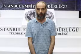 Trùm khủng bố IS Bashar Hattab Ghazal al Sumaidai bị bắt giữ. (Ảnh: TRT World Now/Twitter)