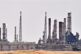 Cơ sở lọc dầu Aramco của Saudi Arabia ở khu vực al-Khurj, phía Nam thủ đô Riyadh. (Ảnh: AFP/TTXVN)