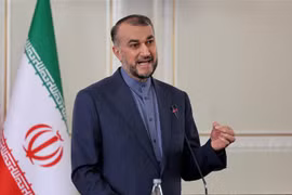 Ngoại trưởng Iran Hossein Amir Abdollahian tại cuộc họp báo ở Tehran, Iran. (Ảnh: AFP/TTXVN)