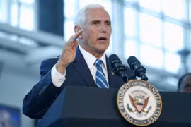 Cựu Phó Tổng thống Mỹ Mike Pence phát biểu trong cuộc họp báo tại Miami, Florida, ngày 18/6/2019. (Ảnh: AFP/TTXVN)
