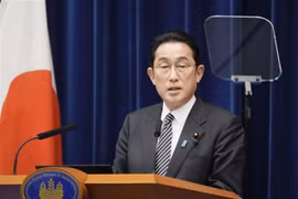 Thủ tướng Nhật Bản Kishida Fumio phát biểu tại cuộc họp báo ở Tokyo ngày 17/2/2022. (Ảnh: Kyodo/TTXVN)