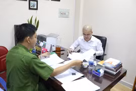 Cơ quan điều tra làm việc với Nguyễn Thái Luyện tháng 9/2019. (Nguồn: Công an Thành phố Hồ Chí Minh)