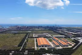 Hà Tĩnh phấn đấu trở thành một cực tăng trưởng của vùng Bắc Trung Bộ và cả nước. Trong ảnh: Khu kinh tế Vũng Áng thu hút các dự án quy mô lớn. (Ảnh: Vũ Sinh/TTXVN)