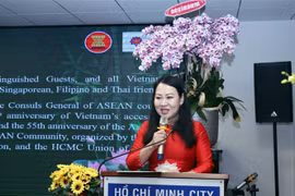 Bà Phan Thị Hồng Xuân, Chủ tịch Hội hữu nghị Việt Nam- Đông Nam Á Thành phố Hồ Chí Minh, phát biểu chúc mừng. (Ảnh: Xuân Khu/TTXVN)
