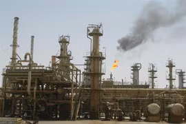 Một nhà máy lọc dầu ở Shuaiba, gần thành phố cảng Basra, Iraq. (Ảnh: AFP/TTXVN)