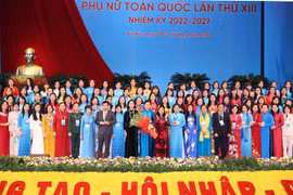 Ban Chấp hành Trung ương Hội Liên hiệp Phụ nữ Việt Nam khóa XIII ra mắt Đại hội. (Ảnh: Lâm Khánh/TTXVN)