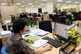 Hoạt động kế toán tại Kho bạc Nhà nước Hà Nội. (Ảnh: Phạm Hậu/TTXVN)