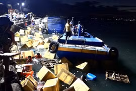 Hiện trường tàu Hoàng Thiên 99 bị lật. (Nguồn: VTC News)