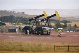 Khai thác dầu tại giếng dầu gần Williston, bang Bắc Dakota (Mỹ). (Ảnh: AFP/TTXVN)