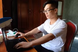 Thủ khoa cả nước tổ hợp B00 Bùi Đức Anh với tổng điểm số 29,35 điểm. (Ảnh: Thu Hoài/TTXVN)