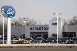 Một cửa hàng của Ford tại Libertyville, Illinois, Mỹ. (Ảnh: AFP/TTXVN)