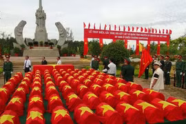 Ngày 27/7/2016, lễ an táng 51 hài cốt liệt sỹ quân tình nguyện, chuyên gia Việt Nam hy sinh trên đất bạn Campuchia và các liệt sỹ hy sinh trong các thời kỳ chiến tranh biên giới Tây Nam được tổ chức trang trọng tại nghĩa trang liệt sỹ huyện Hòn Đất (Kiên 