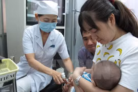 Trẻ tiêm vắcxin tại Trung tâm y tế dự phòng Thành phố Hồ Chí Minh. Ảnh minh họa. (Ảnh: Phương Vy/TTXVN)