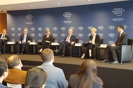 WEF họp báo công bố sự kiện Diễn đàn Davos 2017. (Nguồn: Vietnam+) 