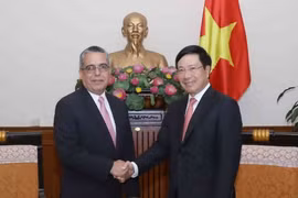 Bộ trưởng Bộ Ngoại giao Phạm Bình Minh tiếp Thứ trưởng thứ nhất Bộ Ngoại giao Cuba Mercelino M.Gonzalez nhân dịp ông sang thăm và làm việc tại Việt Nam. (Ảnh: Phương Hoa/TTXVN)