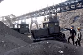 Hoạt động khai thác tại mỏ than Toksan thuộc Khu phức hợp than đá Kangdong, Triều Tiên. (Ảnh: EPA/TTXVN) 
