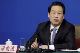 Bí thư Đảng ủy, Chủ tịch Ủy ban Giám sát và Quản lý Bảo hiểm Hạng Tuấn Ba. (Nguồn: Reuters)