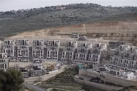 Khu định cư Do thái Givat Zeev của Israel ở gần thành phố Ramallah, Bờ Tây ngày 10/6/2020. (Ảnh: AFP/TTXVN)