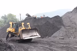 Khu vực sàng tuyển than của Công ty than Núi Hồng. (Ảnh: Hoàng Nguyên/TTXVN)