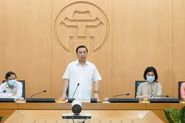 Phó Chủ tịch Ủy ban nhân dân thành phố Hà Nội Chử Xuân Dũng, chủ trì cuộc họp của Ban chỉ đạo phòng chống dịch bệnh COVID-19. (Ảnh: PV/Vietnam+)