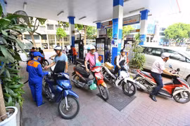 Một trong những điểm bán xăng của Petrolimex tại Hà Nội. (Ảnh: Đức Duy/Vietnam+)