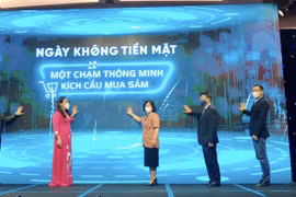 Hà Nội kích hoạt Ngày không dùng tiền mặt năm 2021. (Ảnh: Đức Duy/Vietnam+)
